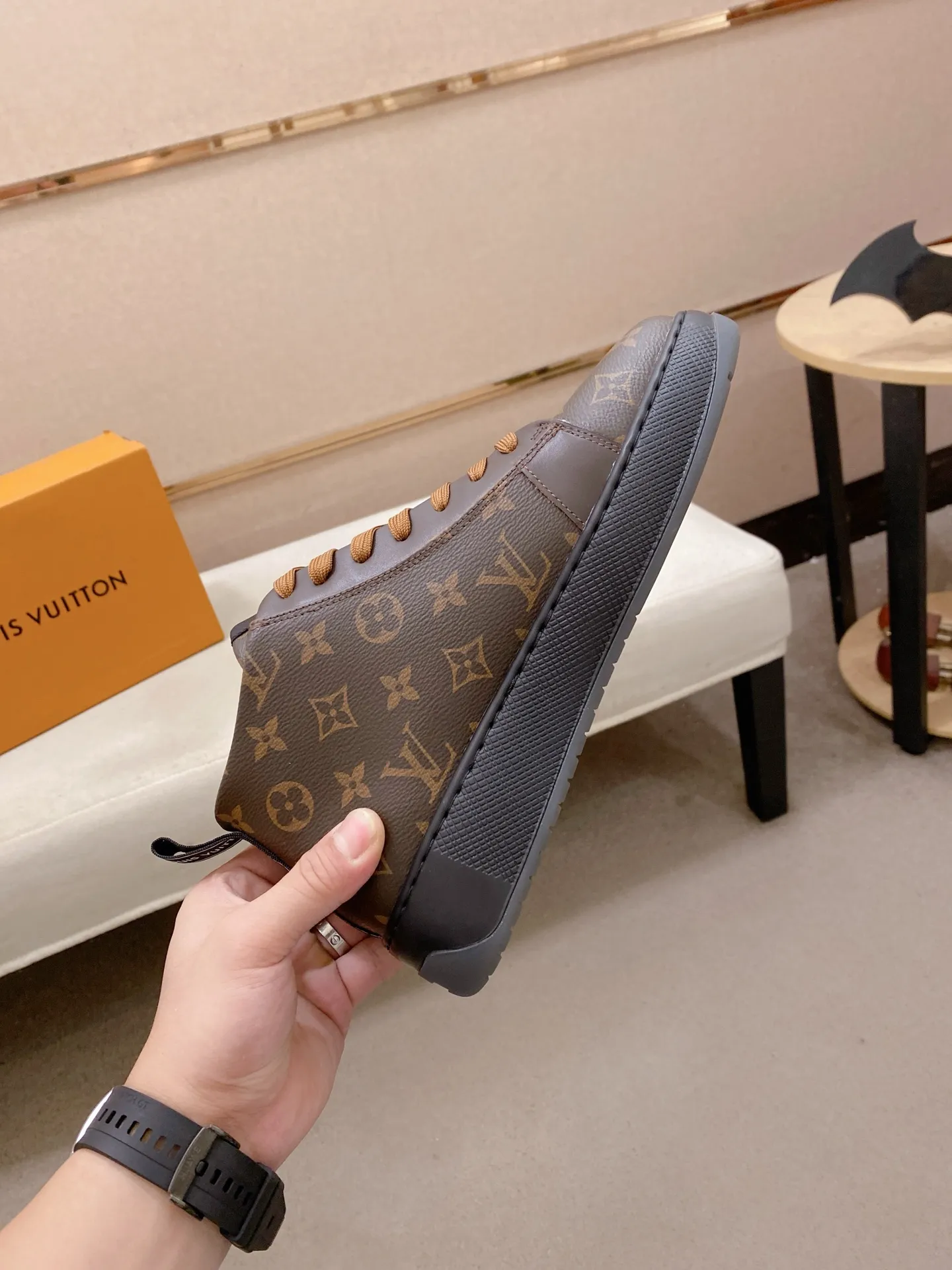Factory price: 442💰🎉🎉LV~Louis Vuitton trendy men's shoes, new shipments, latest matching, same style as the official website, super high quality, hot selling in season [strong][strong][strong]Selected first-layer cowhide, comfortable sheepskin lining, original last, comfortable on the feet, wear-resistant rubber outsole, size: 38-44.